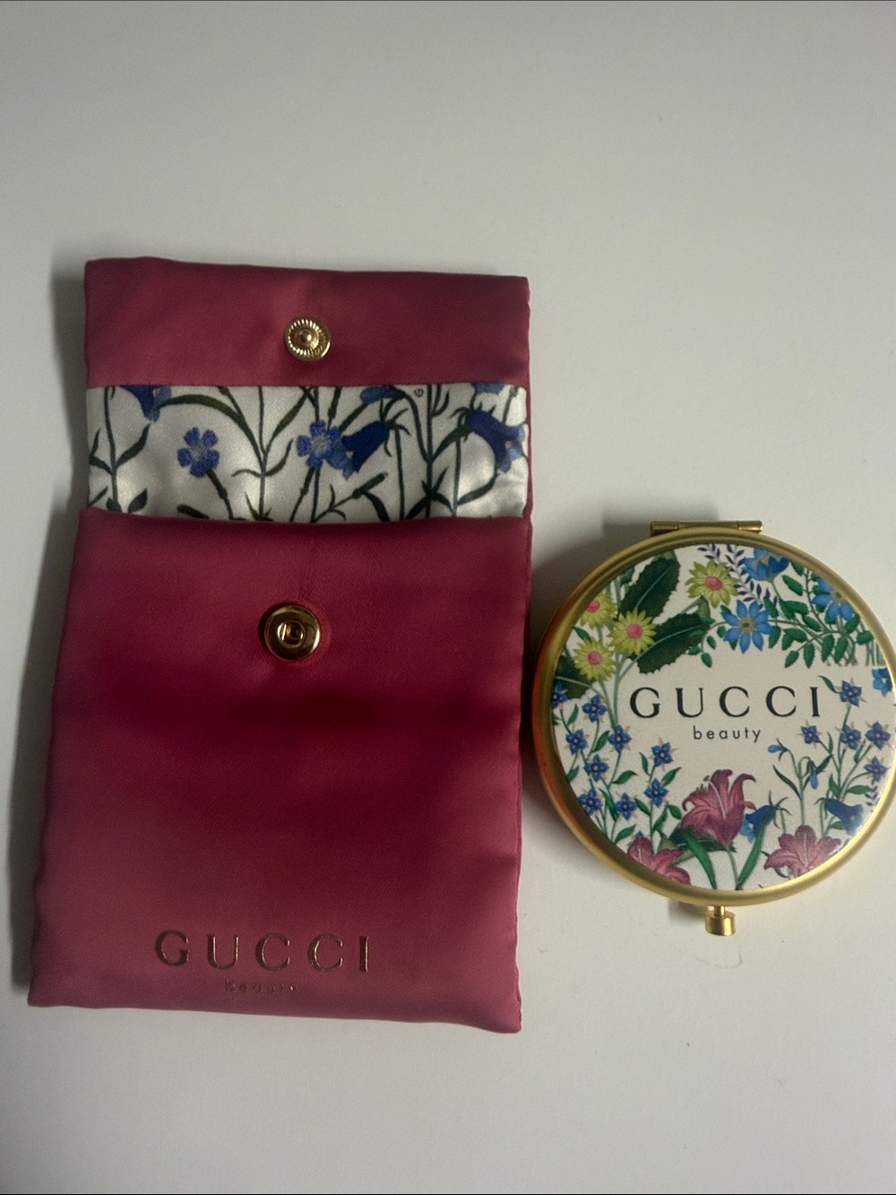 Gucci floral compact with fuchsia pink pouch